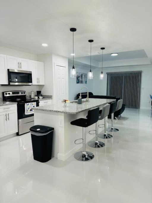 White House 1 Βίλα Lehigh Acres Εξωτερικό φωτογραφία